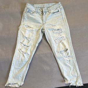 American Eagle Tom girl distressed jeans